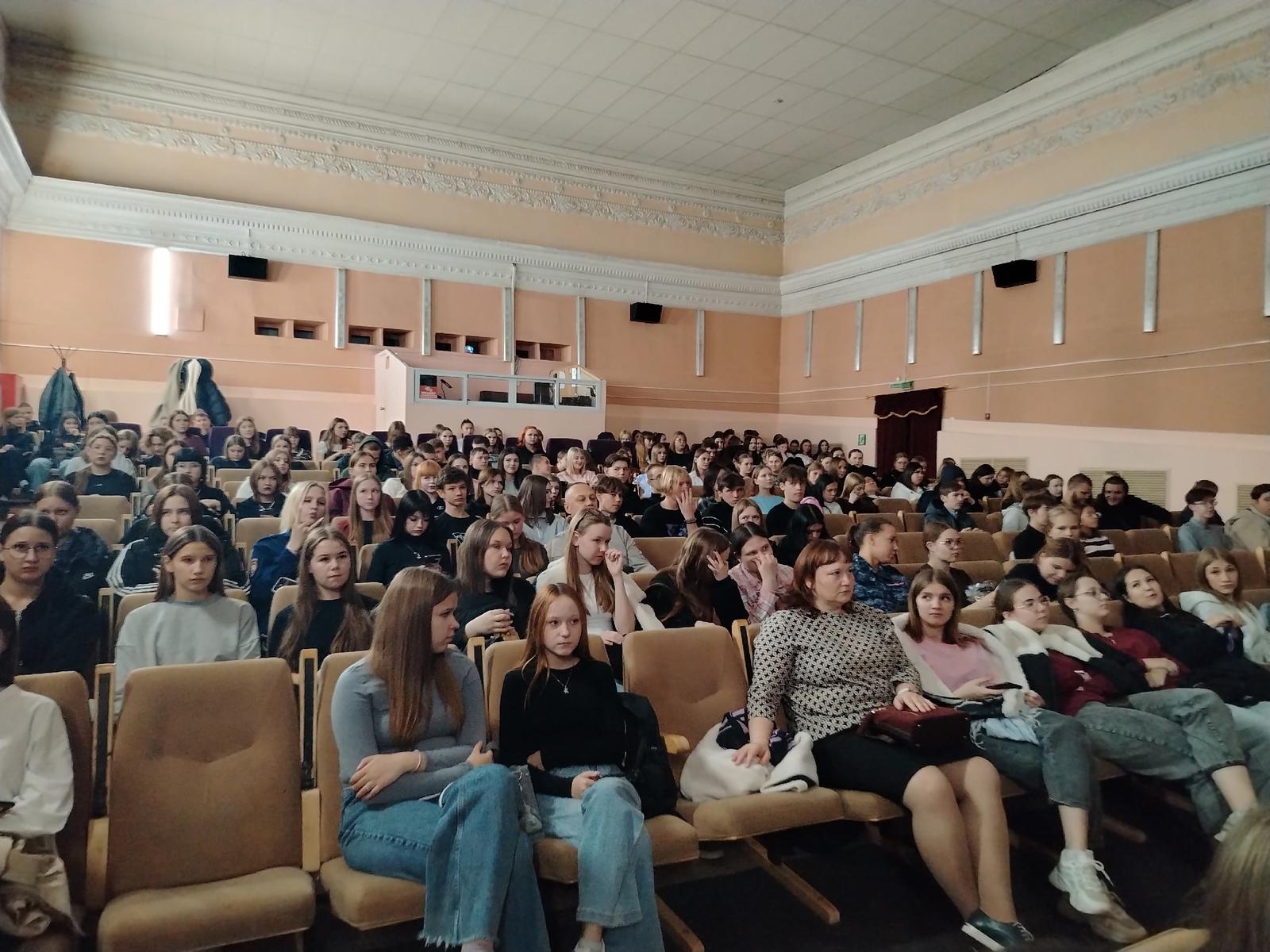 Вдохновленные подвигом героев: студенты погрузились в историю вместе с фильмом "Август"