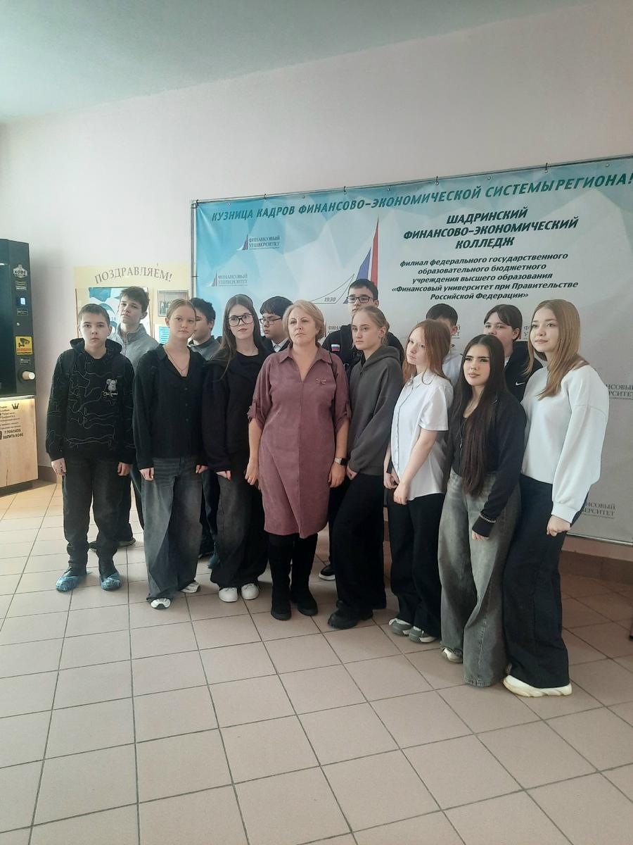 Экскурсия школьников в колледж